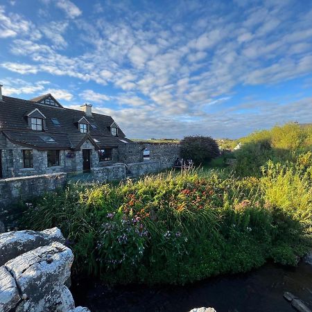 Aille River Tourist Hostel Glamping Doolin Esterno foto