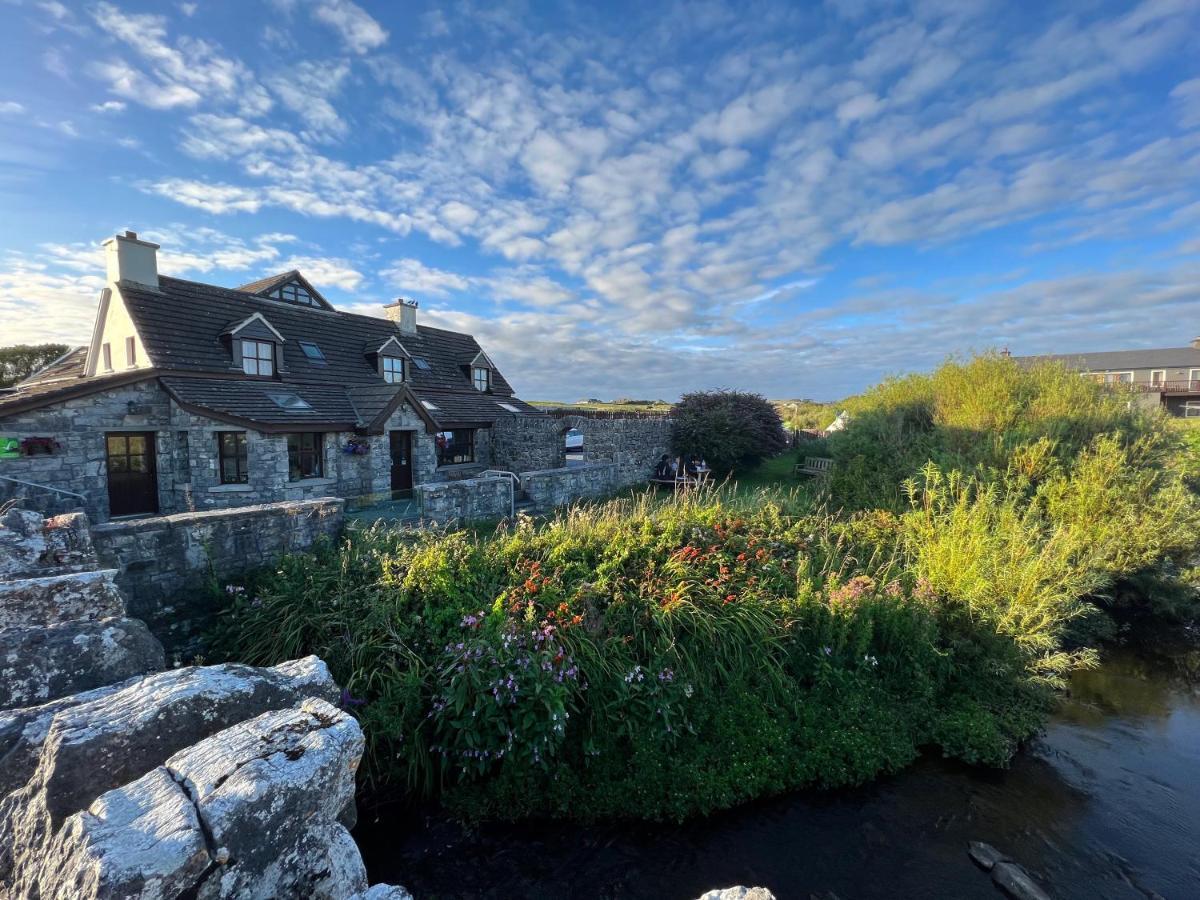 Aille River Tourist Hostel Glamping Doolin Esterno foto