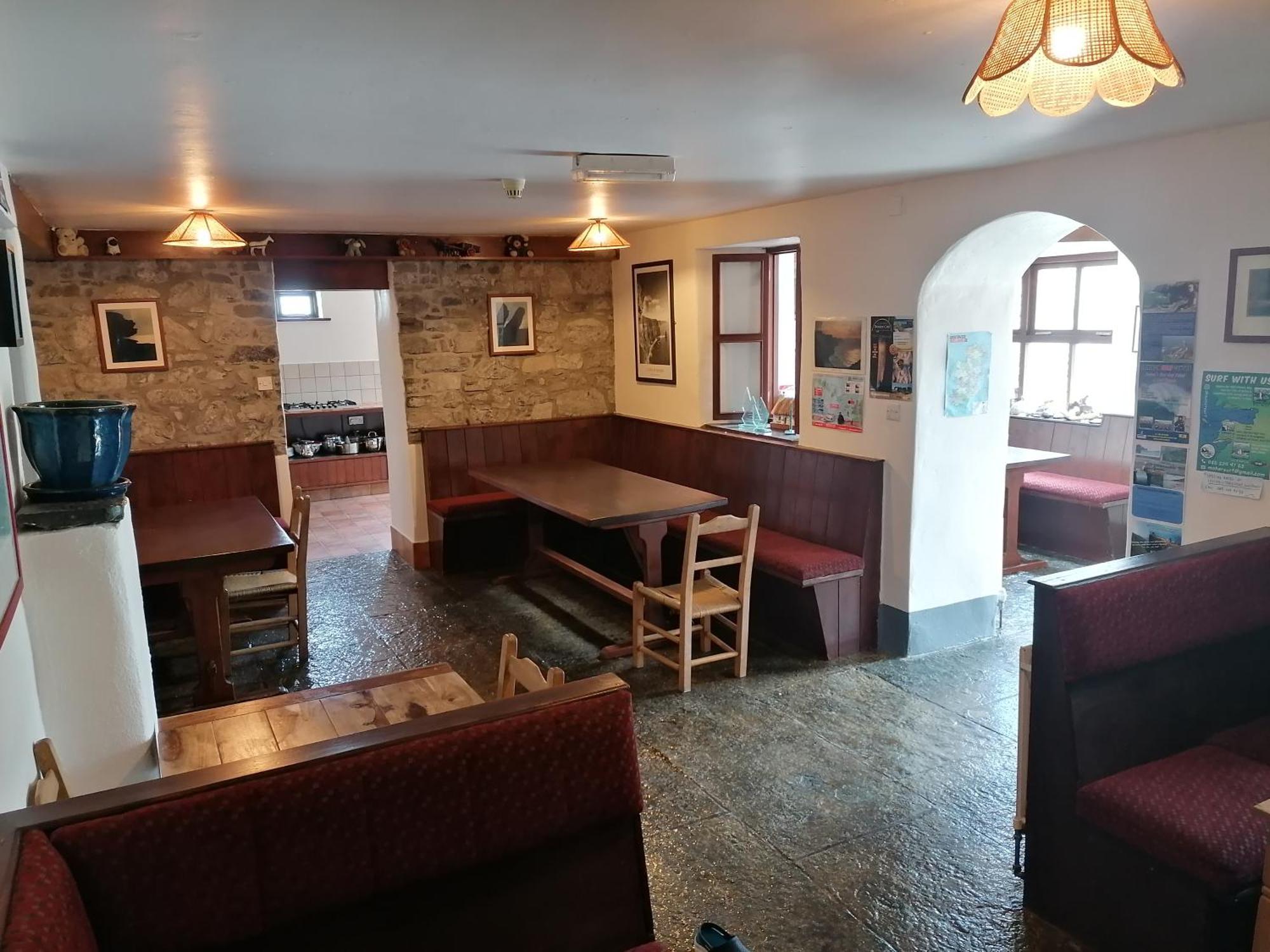 Aille River Tourist Hostel Glamping Doolin Esterno foto