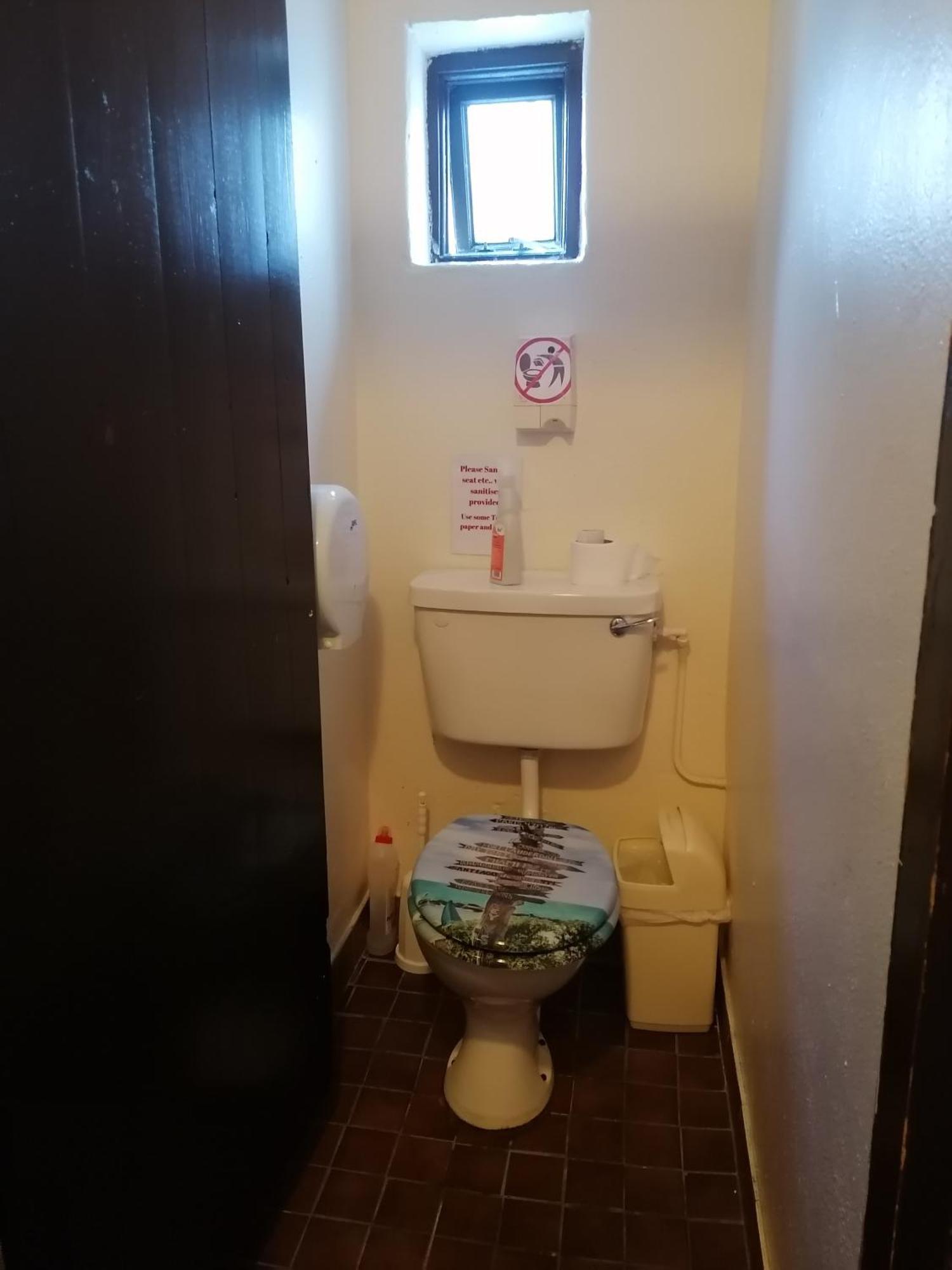 Aille River Tourist Hostel Glamping Doolin Esterno foto